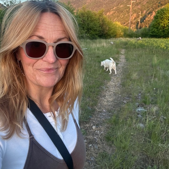 Meet Your Posher! - Picture 3 of 3